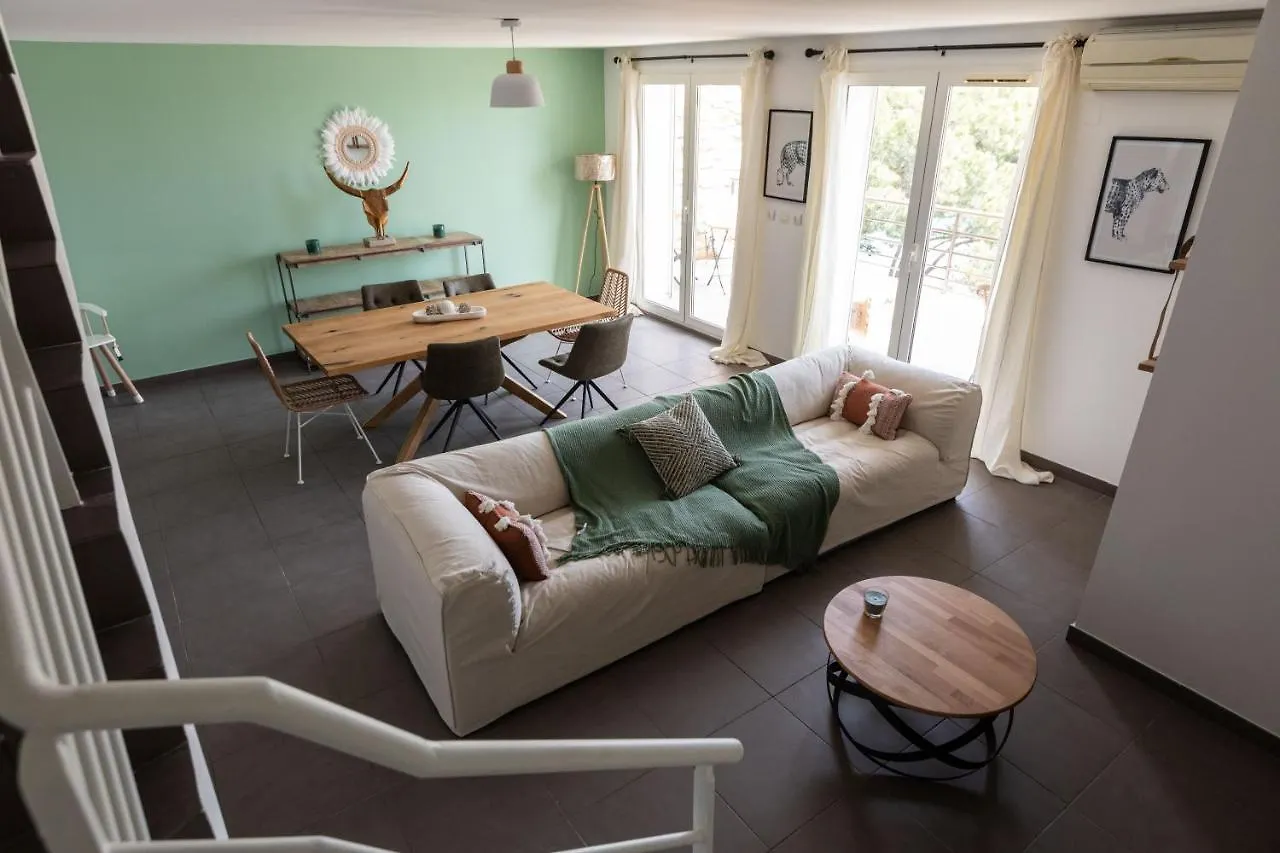 Hotel Les Roches - Relais & Chateaux Le Lavandou 0*,
